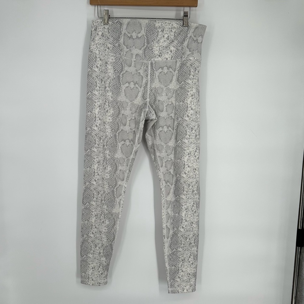 Glyder Snakeskin Sultry White & Gray Leggings Sz Large